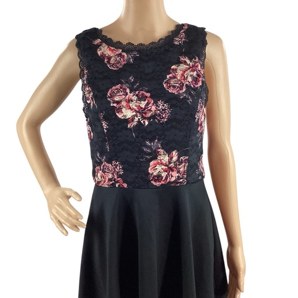 Francesca’s Fit and Flare Dress Black Floral Lace Bodice Medium - Picture 2 of 7